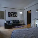 Cozy Studio On The Avenue Des Champs Elysees!