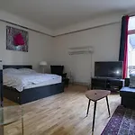 Cozy Studio On The Avenue Des Champs Elysees!
