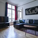 Cozy Studio On The Avenue Des Champs Elysees!