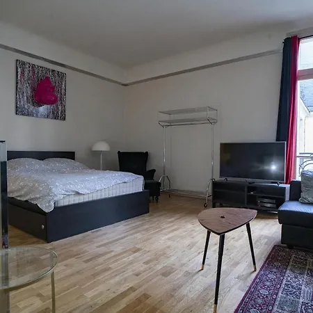 Cozy Studio On The Avenue Des Champs Elysees! Appartamento Parigi
