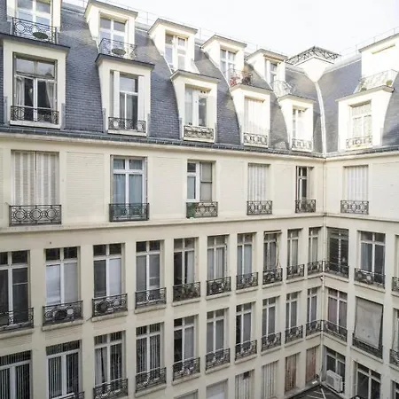 Cozy Studio On The Avenue Des Champs Elysees!