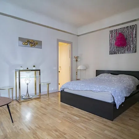Appartamento Cozy Studio On The Avenue Des Champs Elysees! Parigi